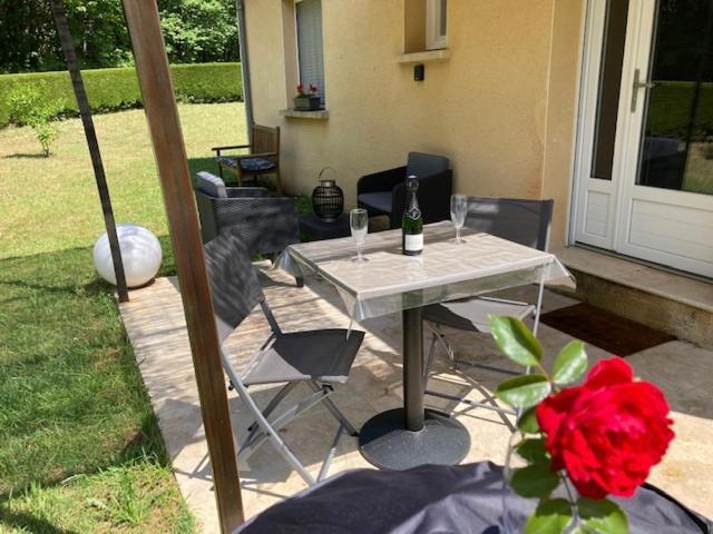 Gite Des Combes Blanches Avec Piscine Et Jacuzzi Frayssinet-le-Gélat Eksteriør bilde